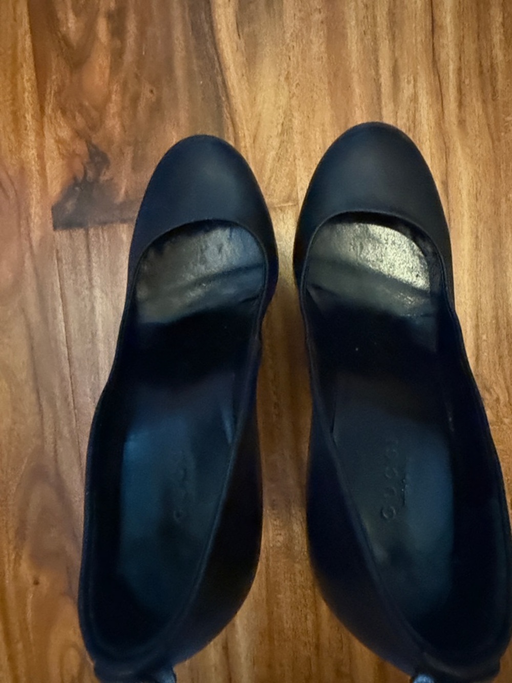 Gucci Black Leather Round-Toe Pumps - Picture 5 of 5